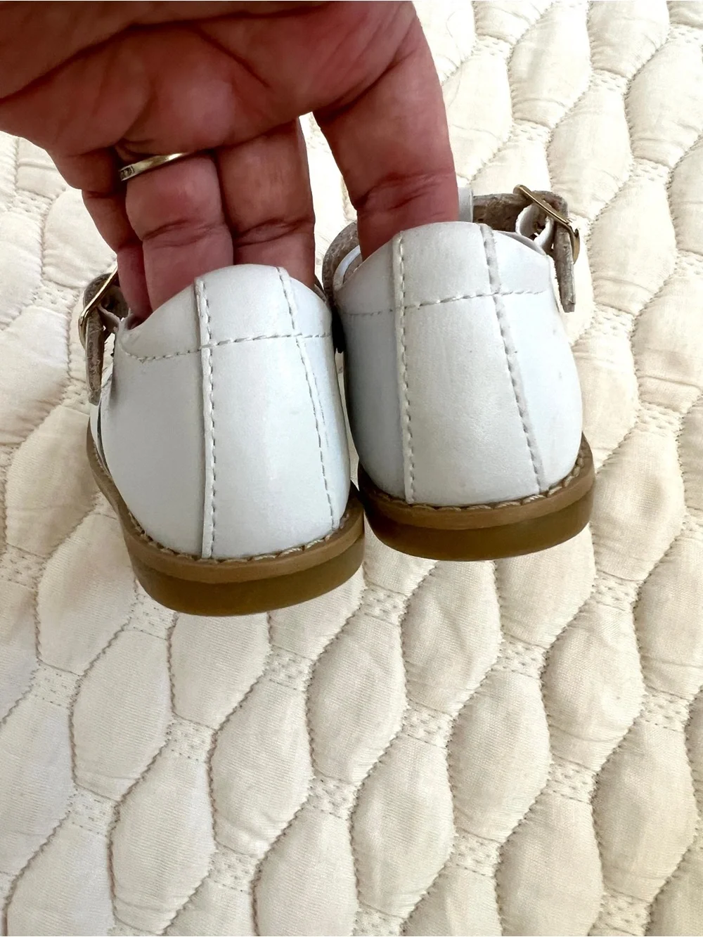 FootMates Mary Jane Dress Shoes Girls Size 5.5 M White T-Strap Leather Buckle